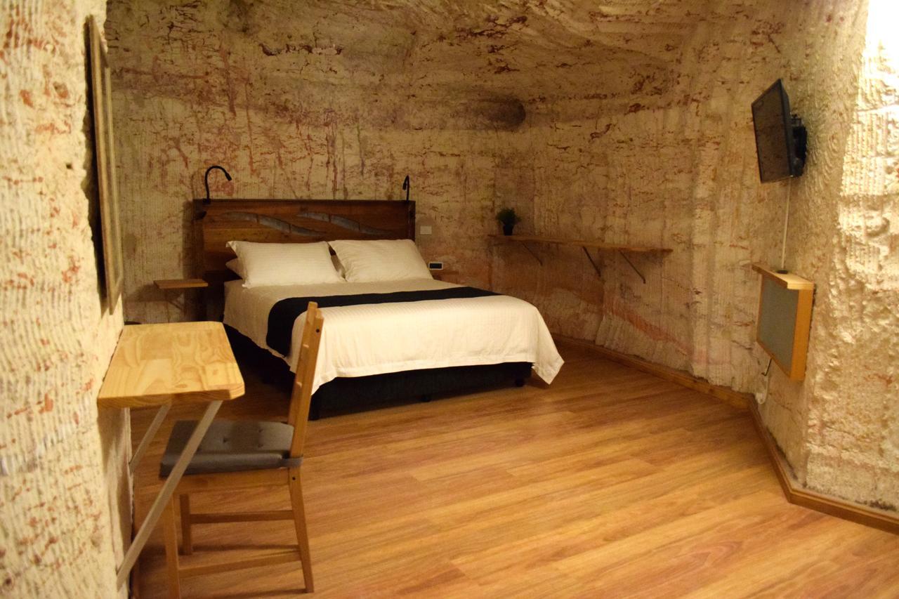 Dug Out B&B Coober Pedy Exterior foto